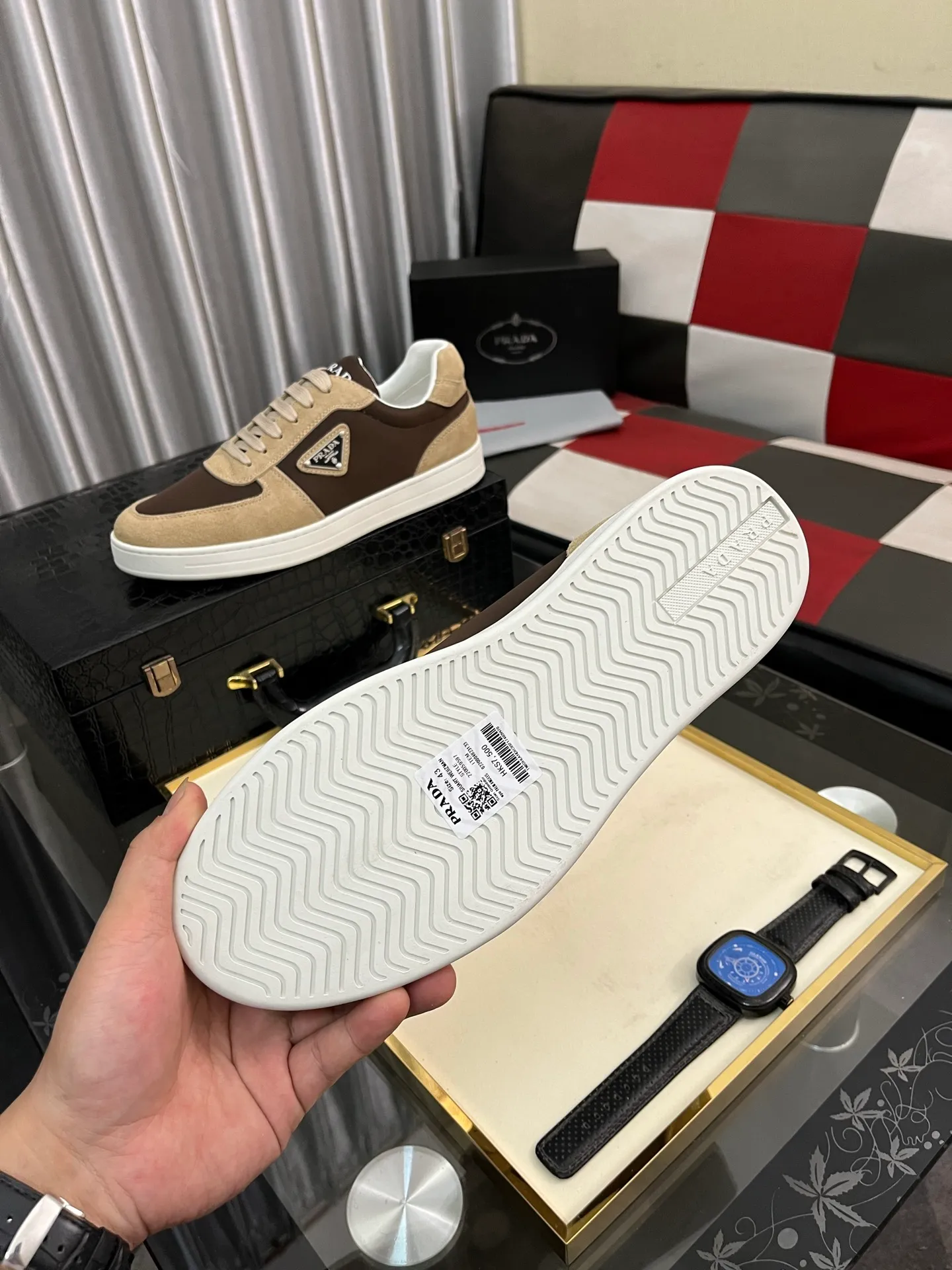 Men's shoes 💰440⌚️⌚️【PRADA】Prada ~ unique and casual style. New models from Prada official website are coming [Celebrate][Celebrate]🏃High-end brand casual shoes ➕Full set of packaging😍😍 Men's 2023 counters are on sale simultaneously, Italian imported brands select first-layer Italian cowhide. 🐑Sheepskin lining (refuses to discolor and rub feet) Sole: Original sole specially provided by the original factory 🎬Better in kind Size number: 38-444️⃣Colors available